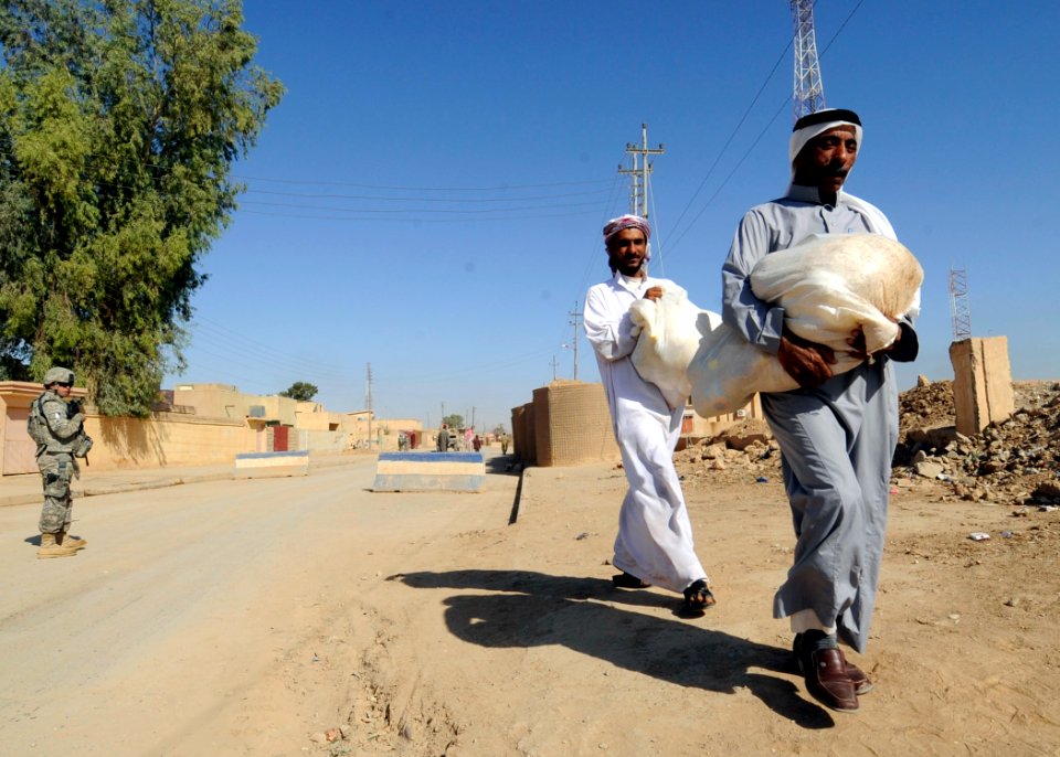 Food handouts in Biaj DVIDS209519