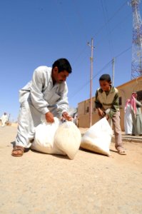 Food handouts in Biaj DVIDS209531