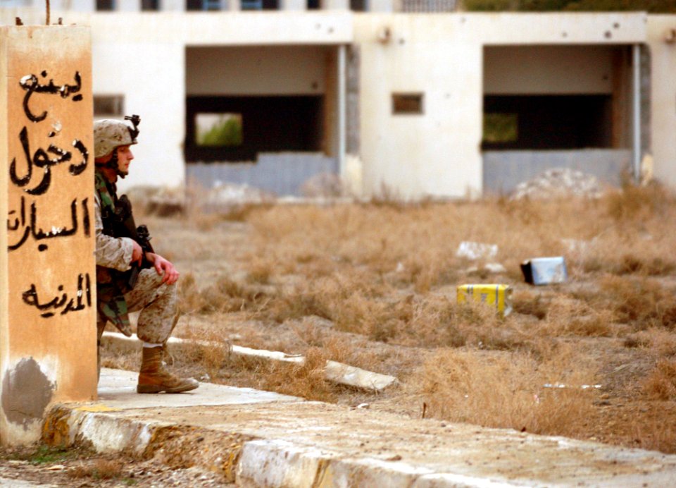 Foot patrol in Ramadi, Iraq, 2005-02-18 -a