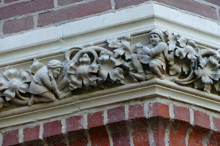 Sculpture decoration kasteel de haar