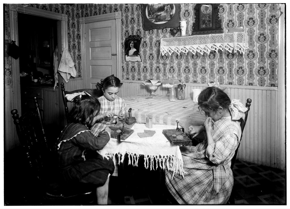 For Child Welfare Exhibit 1912-12.) Girls, six, nine, and eleven years old, working on chain-bags, Mrs. Antonio Caruso, 132 Knight St., Providence, R.I LOC cph.3b24281