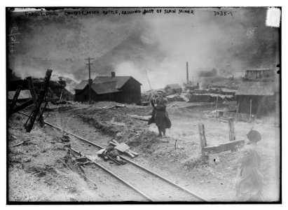 Forbes, Colo. - Comrade, after battle, rescuing body of slain miner LCCN2014695834