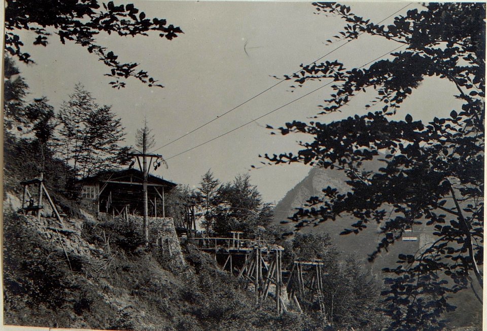 Forcello basso, Seilbahn mit Aufzugstation. (BildID 15673892)