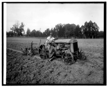 Ford tractor demonstration LCCN2016823783