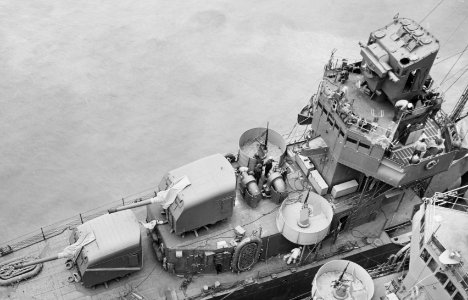 Forecastle and bridge of USS Blue (DD-387) at the Mare Island Naval Shipyard on 11 April 1942 (19-N-29229)