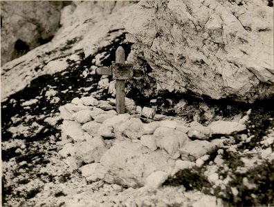 Grab am Kl.Wischberg.(Nordschlucht.) 17-8.1917.) (BildID 15803618)