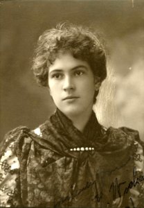 Grace Wishaar, scenic artist (SAYRE 11725)