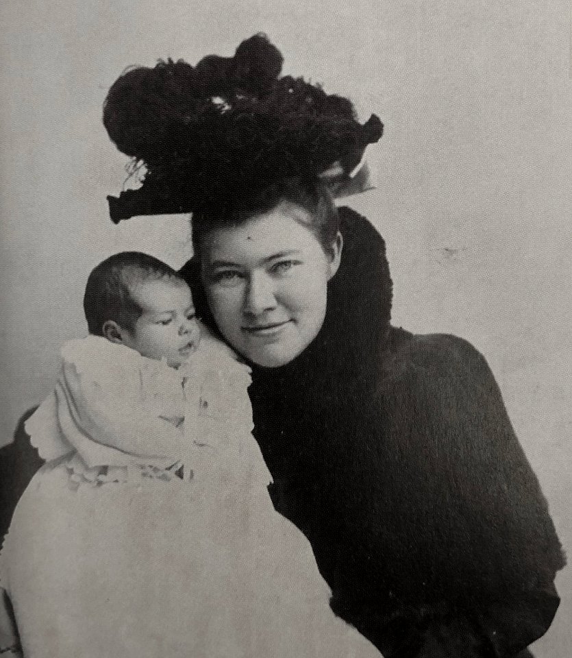 Grace and Ernest Hemingway 1899