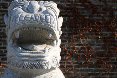 Laugh wall statue
