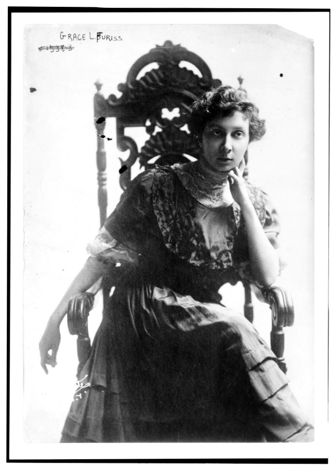 Grace Livingston Furniss, three-quarter length portrait, seated, facing slightly right LCCN93512002