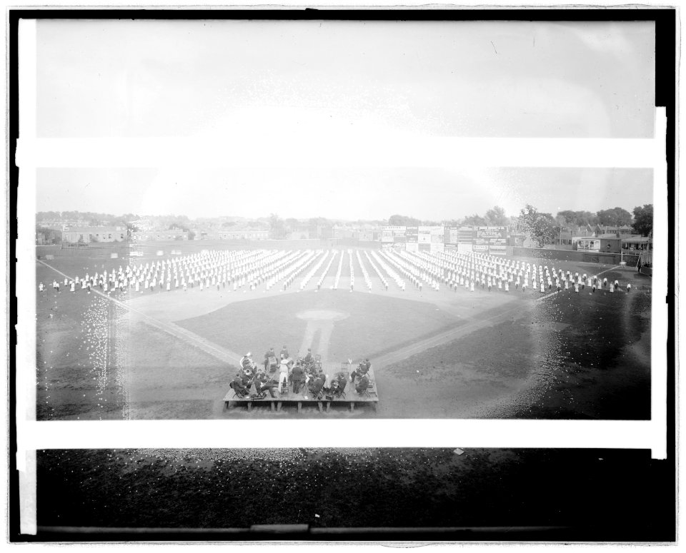 Grade school drill, Bull Park, 1915 LCCN2016852751