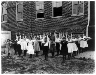 Grade school, Washington, D.C. - outdoor exercise class LCCN2001703717