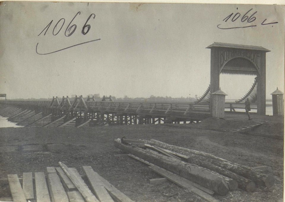 Graf Bothmer-Brücke über den Dniester, 10 km str.auf Halicz, 316 m lang. (BildID 15729255)