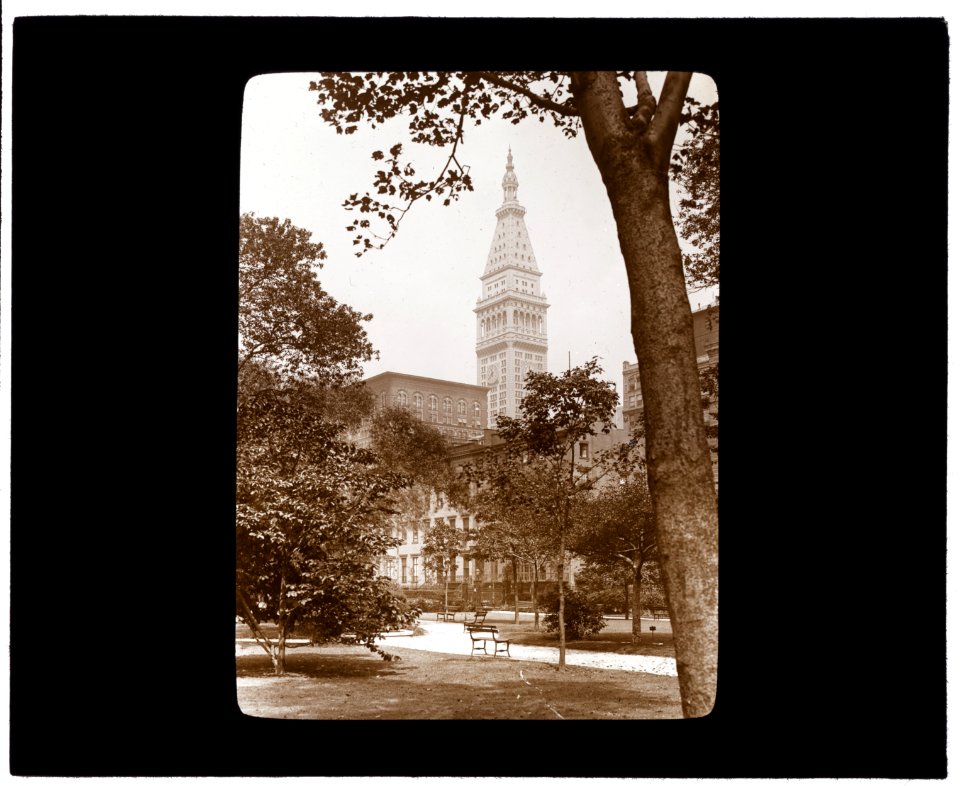 Gramercy Park, between East 20th and East 21st Streets east of Park Avenue, New York, New York. View to Metropolitan Life Insurance Company tower LCCN2007685063