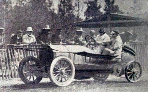 Grand Prix de l'ACF 1906, Marriaux au ravitaillement sur Mercedes 120HP, pneu arrière gauche éclaté