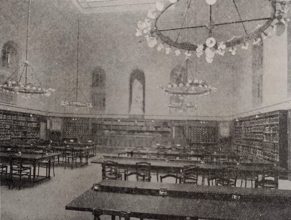 Grande salle de la bibliothèque de Clermont-Ferrand en 1919