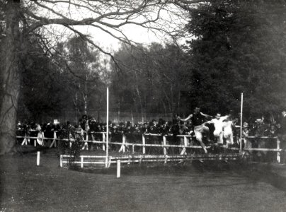 Grand Steeple-chase National, à Paris (bois de Boulogne - RCF), en 1898 (1er Freemann, 2e Genet, 3e Ocudo)