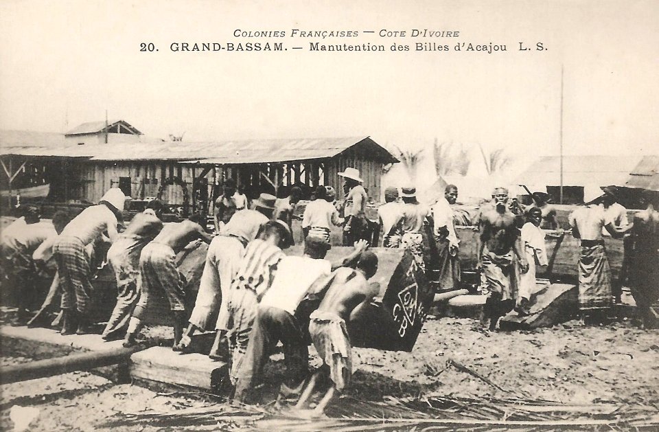 Grand-Bassam-Manutention des billes d'acajou