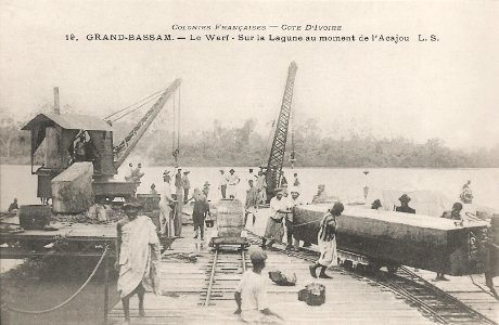 Grand-Bassam-Le Warf. Sur la lagune au moment de l'acajou