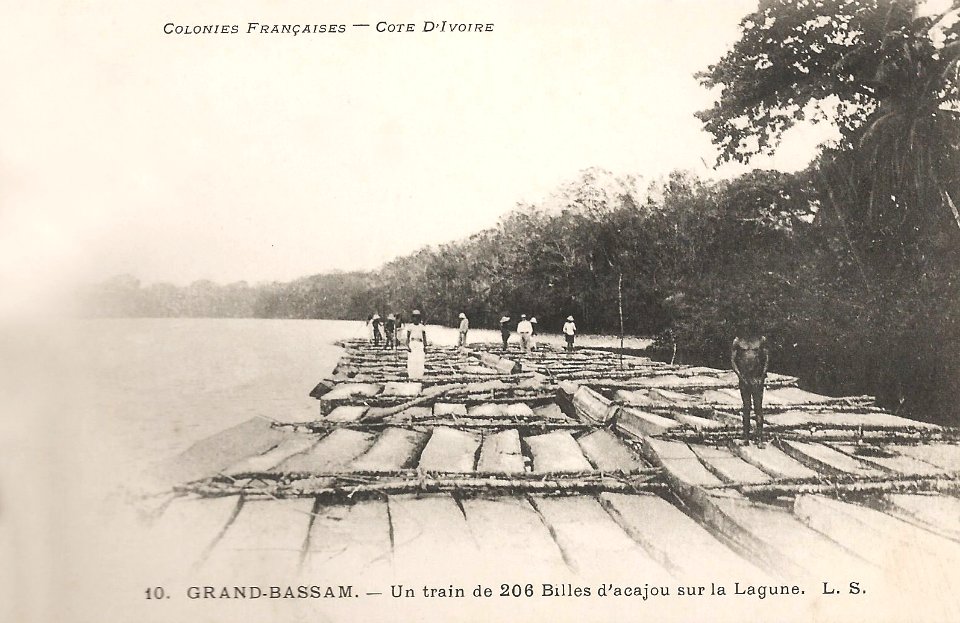 Grand-Bassam-Un train de 206 billes d'acajou sur la lagune