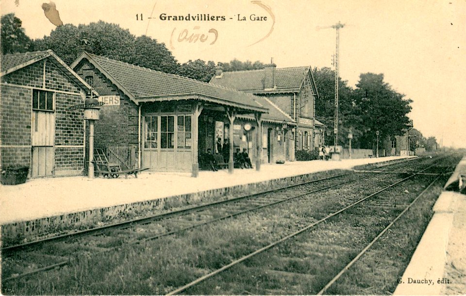 GRANDVILLIERS - La Gare
