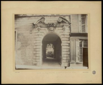 Grande rue Nazareth (N°32), à droite en venant du Palais. - FRAC31555 26Fi17