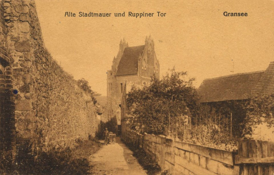 Gransee, Brandenburg - Alte Stadtmauer und Ruppiner Tor (Zeno Ansichtskarten)