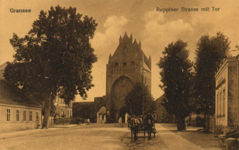 Gransee, Brandenburg - Ruppiner Straße mit Tor (Zeno Ansichtskarten)