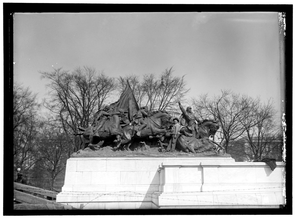 GRANT MEMORIAL AT CAPITOL. CAVALRY GROUP OF STATUARY LCCN2016867233