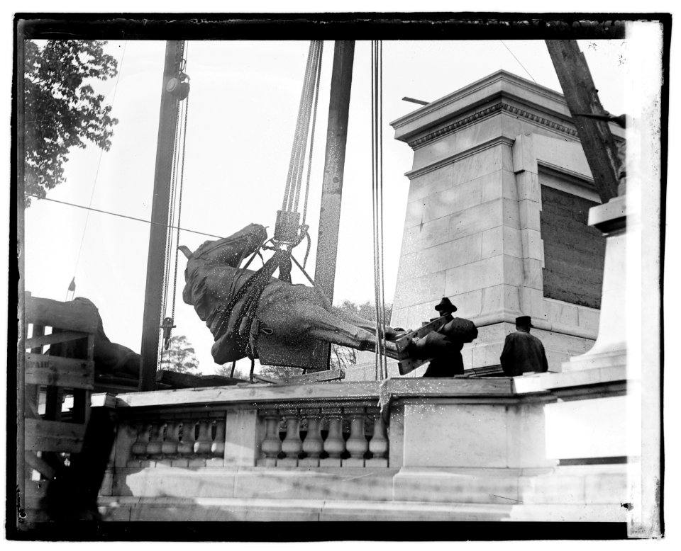 Grant memorial LCCN2016829103