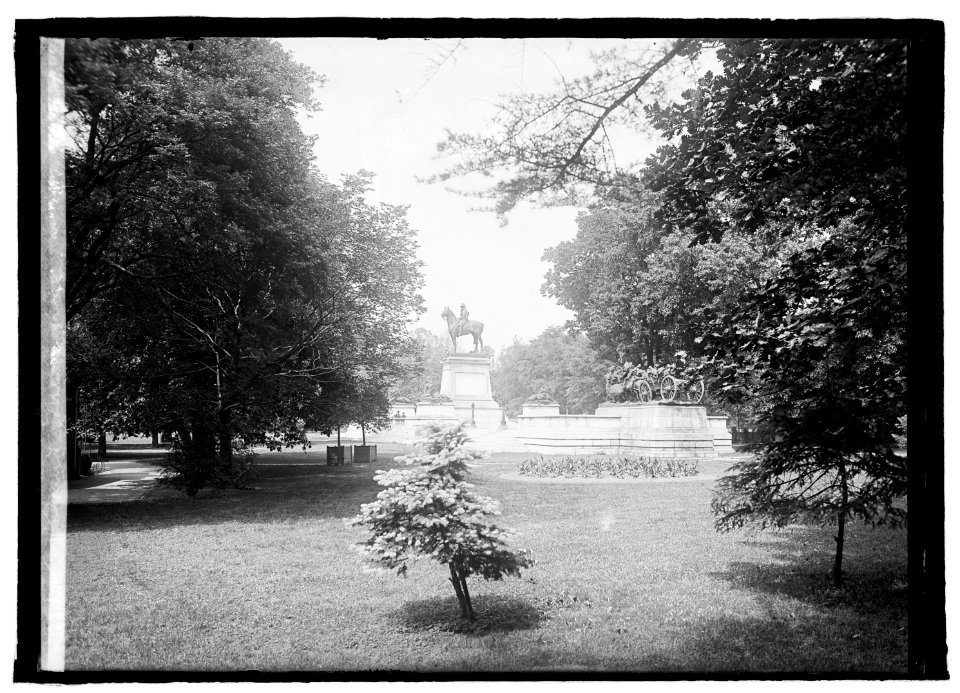 Grant Memorial LCCN2016846327