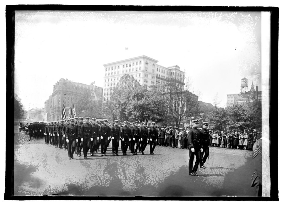 Grant Parade, Annapolis cadets, 4-27-22 LCCN2016846274