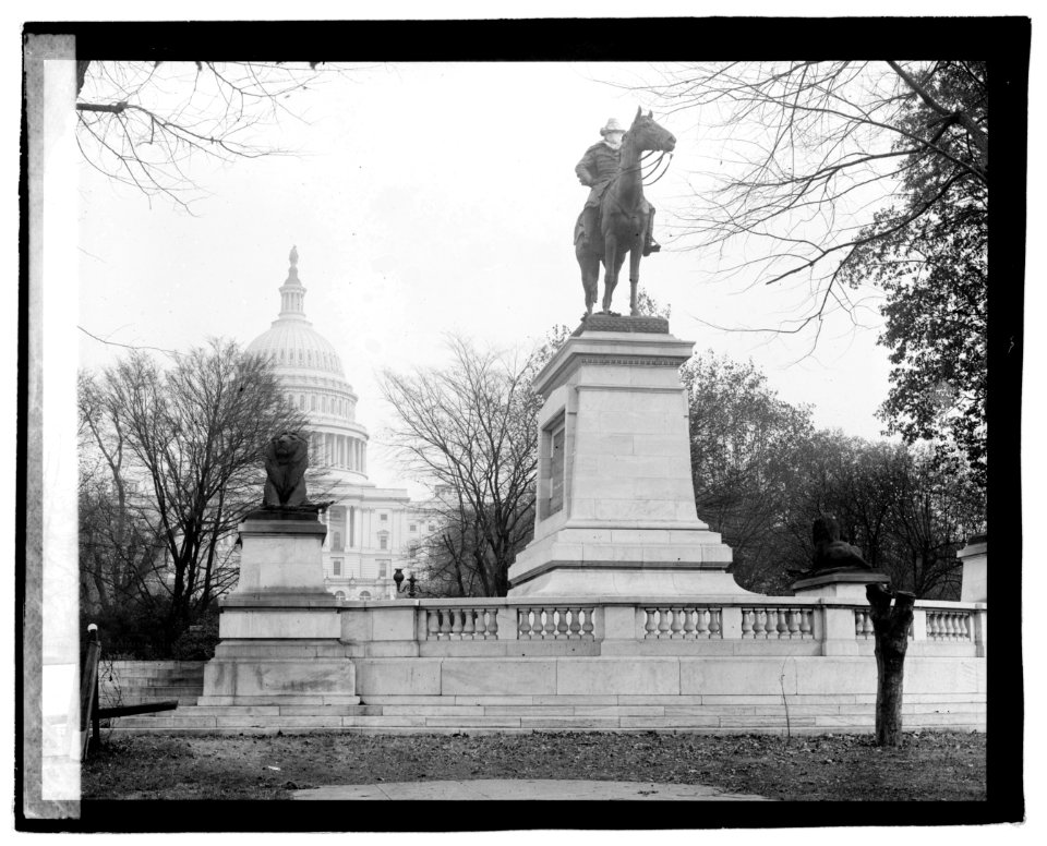 Grant statue LCCN2016829221