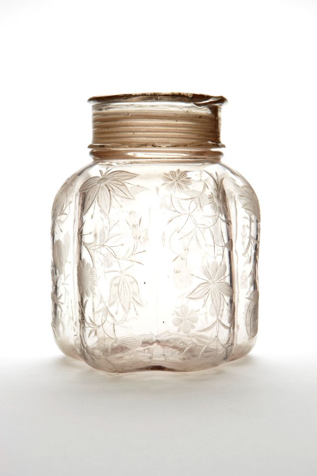 Graverad glasflaska-burk med skruvlock också av glas, från 1600-talet - Skoklosters slott - 93445