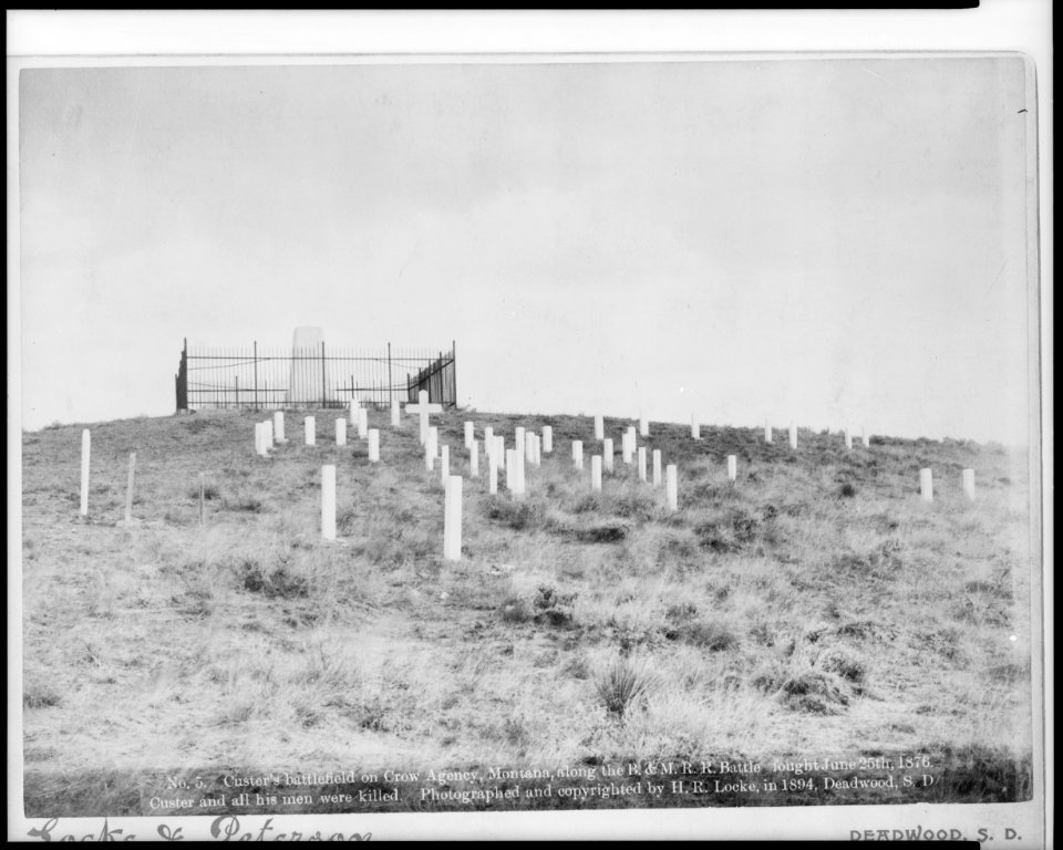 Graveyard and memorial on Custer's battlefield on Crow Agency, Montana LCCN2005686079
