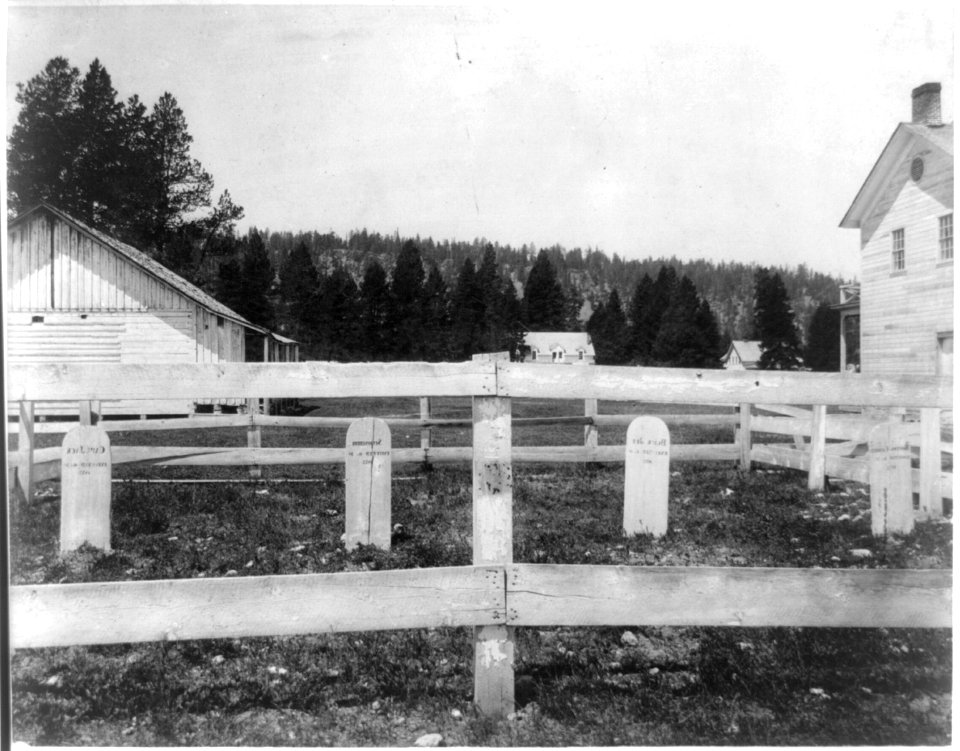 Graves of Modoc Indians hanged at Fort Klamath, Oregon, for murder of Genl. Canby and Dr. Thomas of Peace Commission during Modoc War, 1872-73 LCCN2012646846