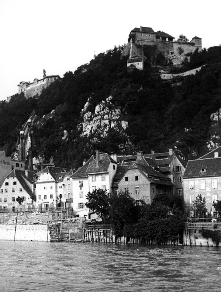Graz, Murufer, Blick auf die Zahnradbahn und Schloßberg - 1898