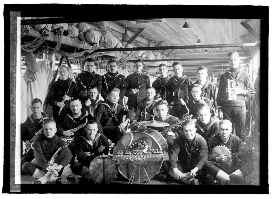 Great Lakes Naval training station orchestra LCCN2016821842