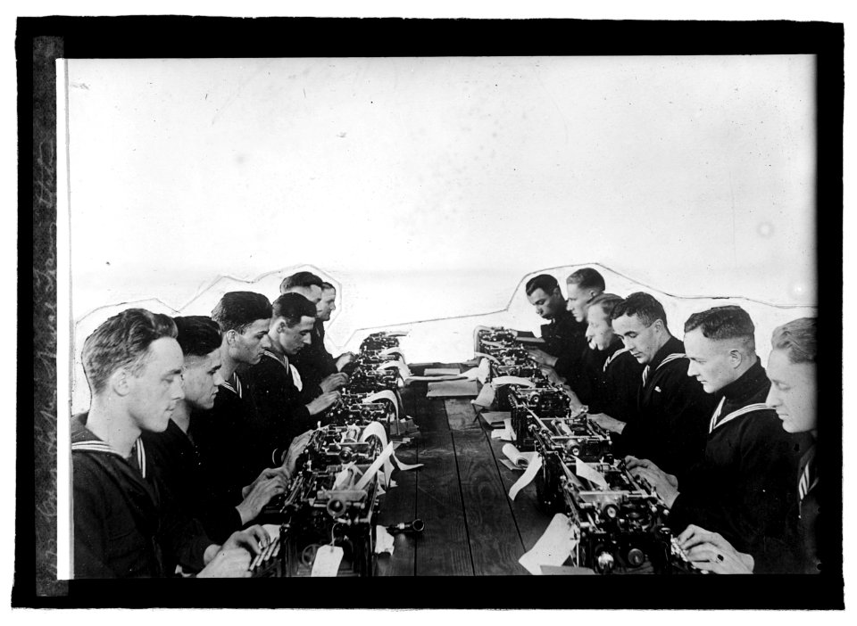 Great Lakes Naval training station radio class LCCN2016821838