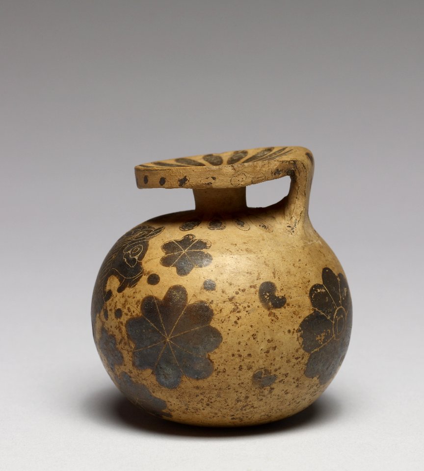 Greek - Aryballos with a Lion - Walters 482095 - Side