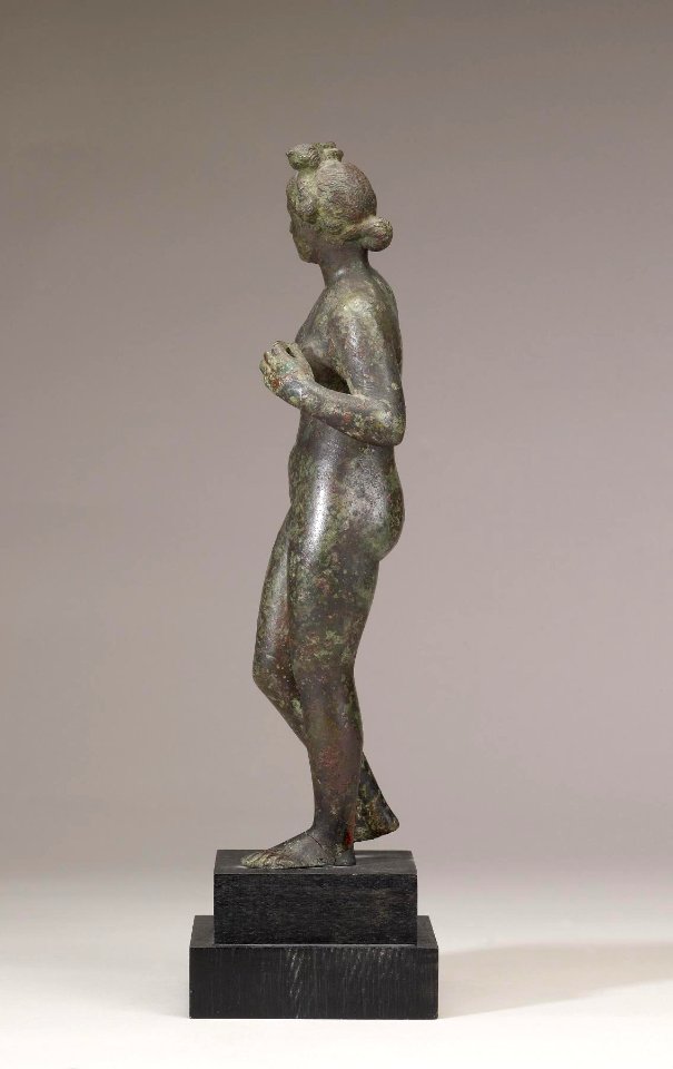 Greek - Aphrodite - Walters 54952 - Left