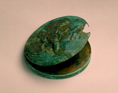 Greek - Mirror with a Bathing Maiden - Walters 541169 - Open