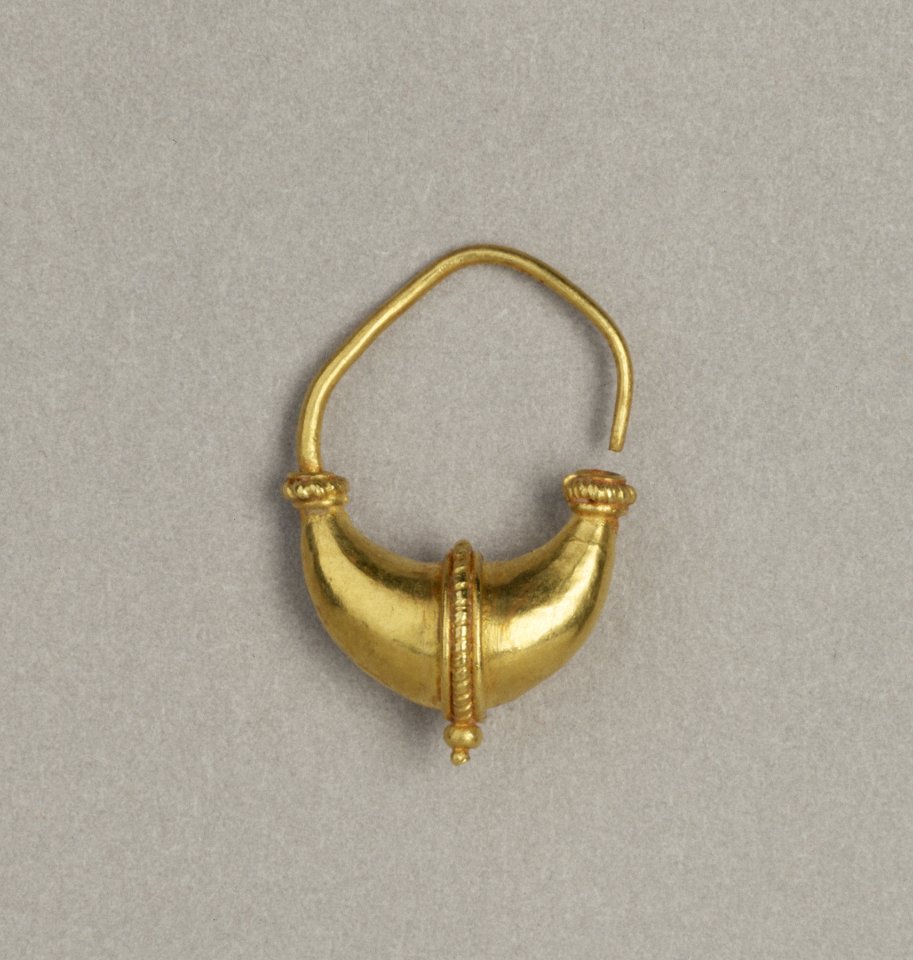 Greek - Gold Boat Earring - Walters 571626 - Profile