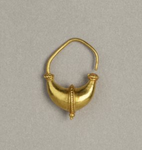 Greek - Gold Boat Earring - Walters 571626 - Profile