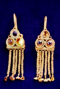 Greek - Pair of Earrings - Walters 57382, 57383 photo