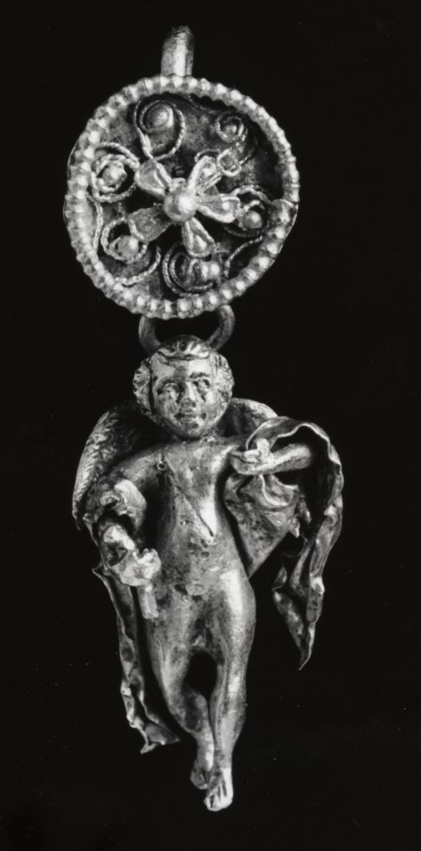 Greek - Disk-and-Pendant Earring with Eros - Walters 571496