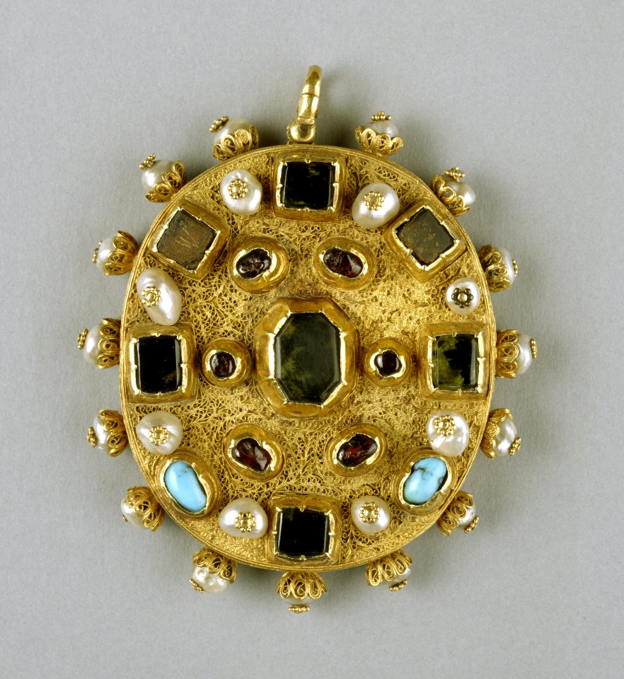 Greek - Reliquary Pendant with Virgin and Child - Walters 571511 (2)