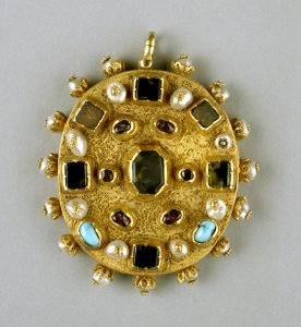Greek - Reliquary Pendant with Virgin and Child - Walters 571511 (2)