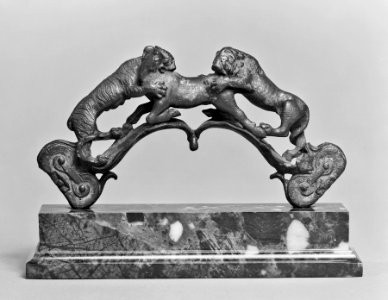 Greek - Handle Depicting a Lion and a Tigress Attacking a Bull - Walters 54872
