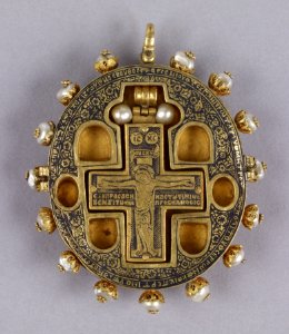Greek - Reliquary Pendant with Virgin and Child - Walters 571511 - Interior (2) photo